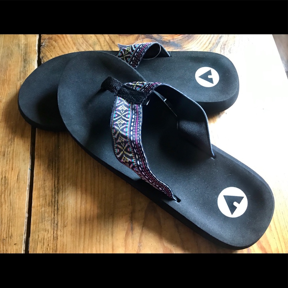 New with Tags‼️ Women’s Sz 13 AirWalk Flip Flops😍